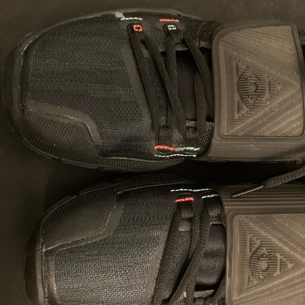 Nike Kyrie - Picture 3 of 3